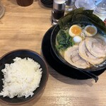 Yokohama Iekei Ramen Yuurakuya Kyowa Ten - 