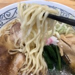 Sugamo Ramen - ヌルヌル麺　すすった瞬間、少しビックリ