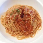 イタリア料理＆バール たんと - ニンニクたっぷりのトマトパスタ