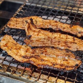 The charcoal-grilled Pork bowl is a specialty! In the evening, they also have a wide variety of Izakaya (Japanese-style bar) menu items.