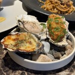 Oyster&STEAK BAR Espoir - 本日の産地直送焼き牡蠣、特製 大粒フライ、広島県呉産牡蠣グラタン