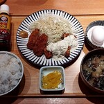 Taishu Shokudo Tengu Dai Hall Tanimachi Yonchome Ten - カキフライ＆チキンタルタル定食