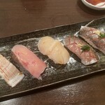 Tai Roku - お寿司お任せ5貫。大将が釣ったお魚は鮮度抜群