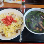 Okinawa Sobaya - 本日いただいたの”タコライス”と”イカスミ汁”です。