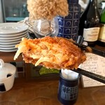 Bonsowa ShiyokuD - 揚げたての小さめなチキンカツは、外はカリカリで中は柔らかく、ジューシーで美味しい‼️