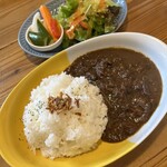 るらん - 料理写真:牛すじカレーの全貌です。