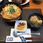 Sake no Ana - 特選A5和牛の切り落としを使用したすき焼丼。