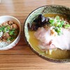 古民家らーめん春友流 - 料理写真:カレー味噌ラーメン&ひき肉ゴハン♪