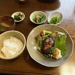 Soba & Dining Nishino - 妻有ポーク１００％ハンバーグ定食（税込み１４００円）