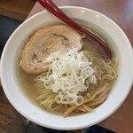 麺屋 吉兆。 - 料理写真:塩ラーメン 850円