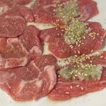 銀座羊屋 はなれ - ねぎ塩ラム肩ロース
            厚切りもも肉