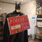 ルーフトップス - お店の前のバットマン