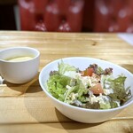 ステーキ 室屋 - 最初に「スープ」と「サラダ」が出されます。