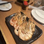 Teppan Bar SOURCE Nakameguro Ten - あー！エビ丸ごとの本物の煎餅！