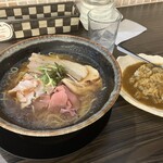 Niku Men Hidamari An - しょうが醤油の冷やし肉そば 800円、牛すじカレーミニ 150円