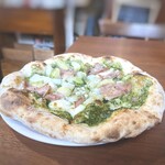 Pizzeria Farina - ピッツア・スピナーチ・・かなり大きめですね。ジャガイモ、ハム、チーズがたっぷり盛られていて美味しそう。♪