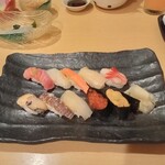 Sushi Dokoro Saika - １０カンのセット　写真はウニ、シャコ、アワビ有り。タコ、サーモンなどが入る１０カンのセットもありました。味がすでに付いていて、醤油はつけなくて良い状態で届きます。