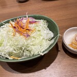 Ebisu Katsusai Aaku Hiruzu Ten - キャベツ、味噌汁、ご飯はおかわり可能！