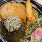 Suke San Udon Dazaifu Ten - 卓上のとろろ昆布は入れ放題