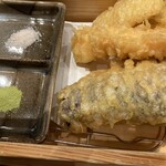 Sushi Sake Sakana Sugidama Nishi Shinjuku - 欲張りな天ぷら盛り合わせ　税抜390円
                        海老イカ茄子さつまいもの4種
                        粗塩と抹茶塩でいただきます