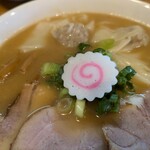 Ramen Hibari - 上にいるワンタン肉なのわかるかな