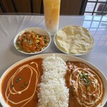 インド料理 ディルクース - ダブルカレーライスセット（バターチキン、野菜）