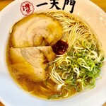 Hakata Ramen Ittenmon - 見栄えは博多ラーメンそのもの　味は和風豚骨でそこまで豚骨ではなかったｗ