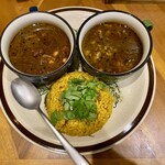 San to Yon - あいがけカレー、ライス少なめ、パクチー