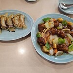 中華レストラン 東東 - 酢豚＋焼ギョーザ