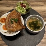 3PIG Kariya Ekimae Ten - 角煮丼(並)サラダセット