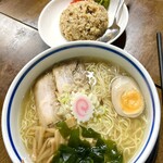 ぐゎらん洞 - 料理写真:支那そば  半炒飯セット  全景　アッサリしてるので、　ちゅるちゅる　するん♪と、入っていきますよ〜