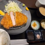 Gochisou Tonkatsu Buta no Megumi - 厚切りリブロース定食の全景