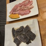 焼肉ホルモン でかのれん -   センマイ(680円)＆トントロ(780円)