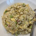 中華料理福泉餃子 - 炒飯はほんのりニンニク風味で食欲をそそります