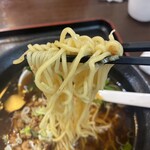 中華料理福泉餃子 - 麺は黄色い細麺