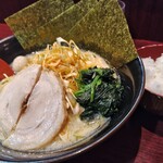 yokohamaiekeiramen akaya Arai Yakushi Sen Ten - 塩辛ネギラーメン￥990