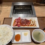 Yakiniku Like Moriya Sabisueria Ueriten - 