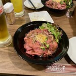 肉食酒場はらぺこピエトリン - ローストビーフ丼