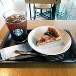 STARBUCKS COFFEE Toyohashi Hashira Ten - カフェ アメリカーノ（アイス / トール） ＋ ベーコンとほうれん草のキッシュ