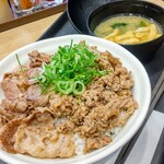 松屋 - 《2種盛牛焼肉丼》（大盛）税込￥980❣