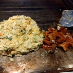 Okonomiyaki Teppanyaki Zumachan - 牛すじこん玉 830円(税込)(2024年8月14日撮影)