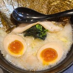 Yokohama Iekei Ramen Ai Menya - 豚骨ラーメンSP/塩990円