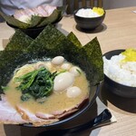 横濱家系ラーメン 海老名家 - 