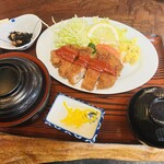 富田屋 - 料理写真:トンカツ定食　９８０円