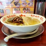 Nanden Kanden Nishi Shinjuku Ten - 豚骨ラーメン 粉落とし