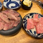 焼肉ホルモン大衆酒場 真 肉焼屋 - 黒毛和牛A5カルビ　厚切りタンの食べ比べ