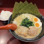 yokohamaiekeiramen akaya Arai Yakushi Sen Ten - 赤盛りラーメン¥1050