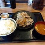 Yaro Meshi Okegawa Ten - 生姜焼き定食(並盛)ご飯大盛858円