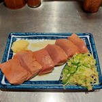 もつ焼き 浜松町ふじ屋 - レバ刺しは極厚！