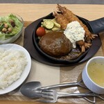 CAFE HACHI Itoshima Ten - 厳選牛ハンバーグと大海老2匹